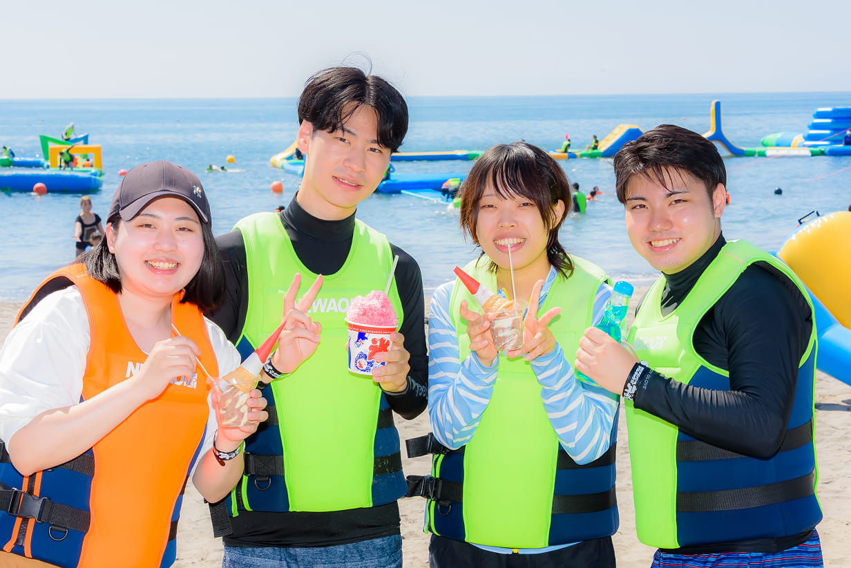 浜焼き、ドリンク、アイスやかき氷も販売しています