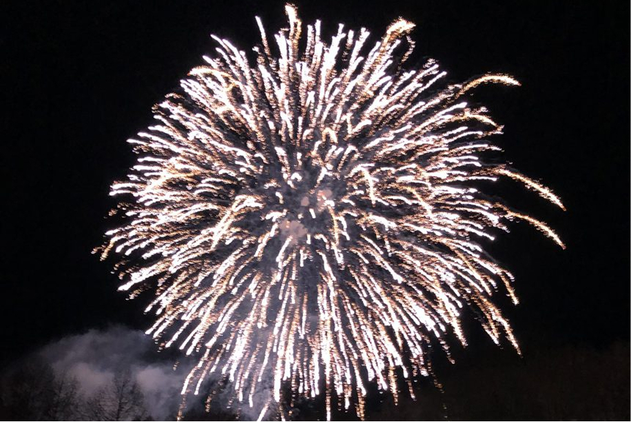 夜空に花開く北湯沢温泉郷の花火
