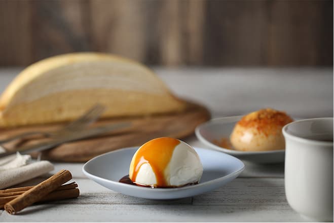 濃厚な味わいが人気の白いプリン