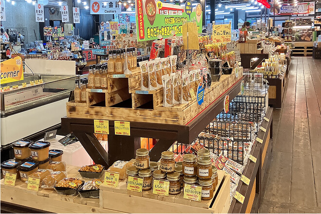広々したみやげ売り場