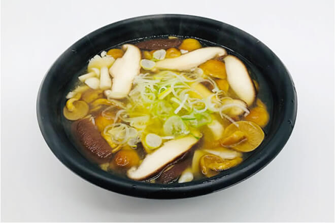 きのこ汁のレトルト品はほっとする味わいが人気