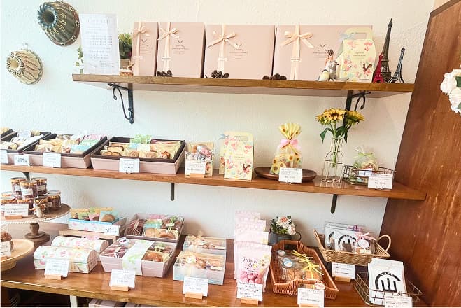 焼き菓子が充実した店内